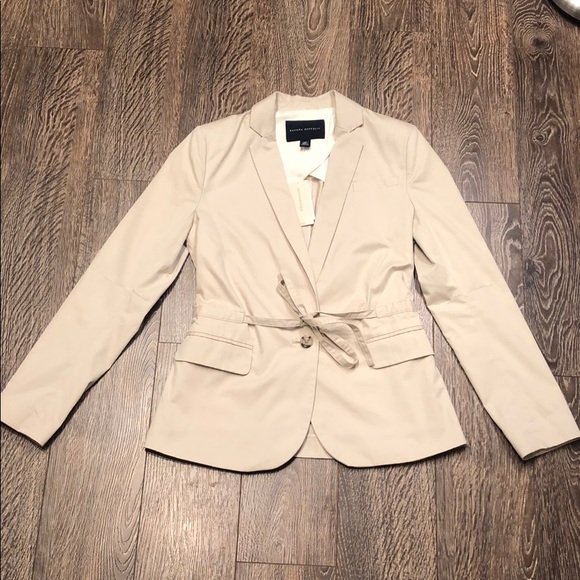 Banana Republic Jackets & Blazers - Banana Republic Beige Blazer NWT
